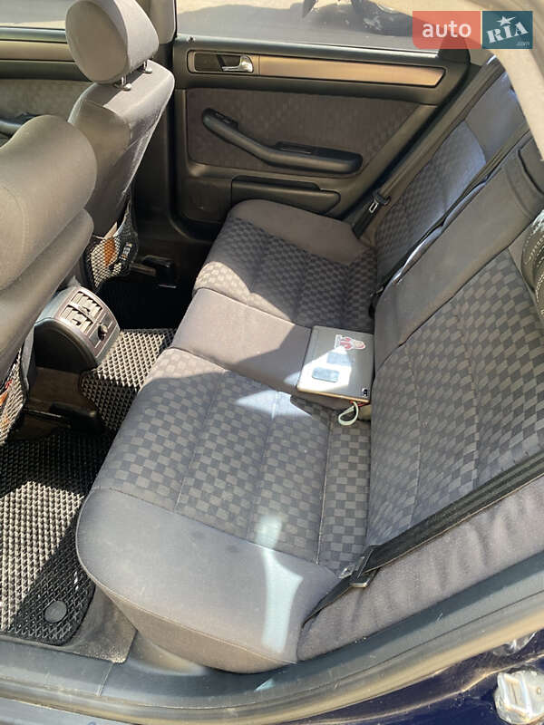 Седан Audi A6 2000 в Софиевской Борщаговке