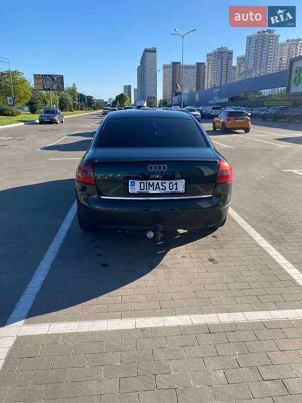 Седан Audi A6 1998 в Березні