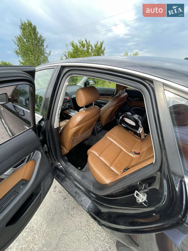 Седан Audi A6 2004 в Городку