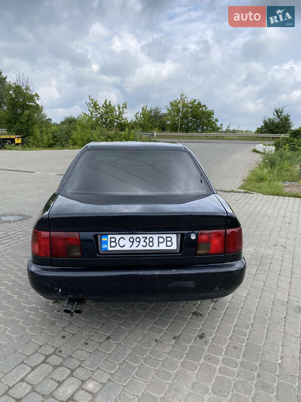 Седан Audi A6 1995 в Жовкве