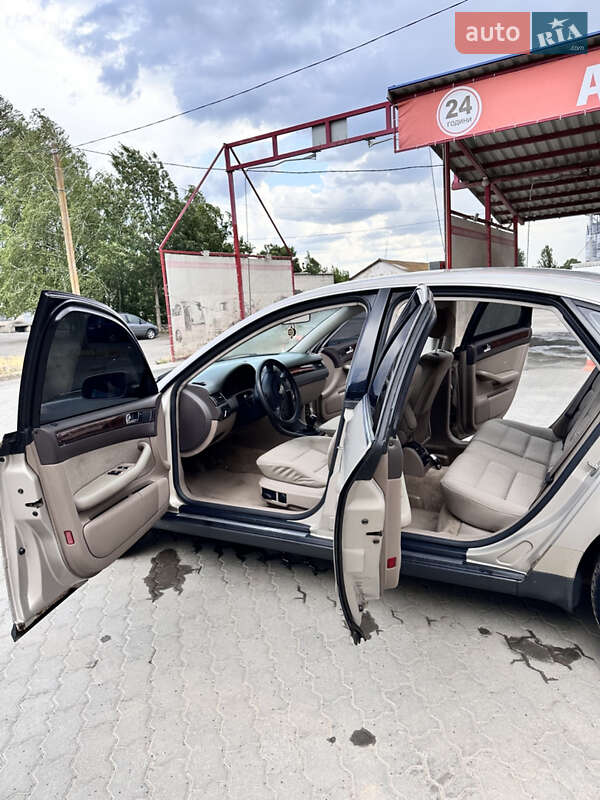 Седан Audi A6 1998 в Тростянці