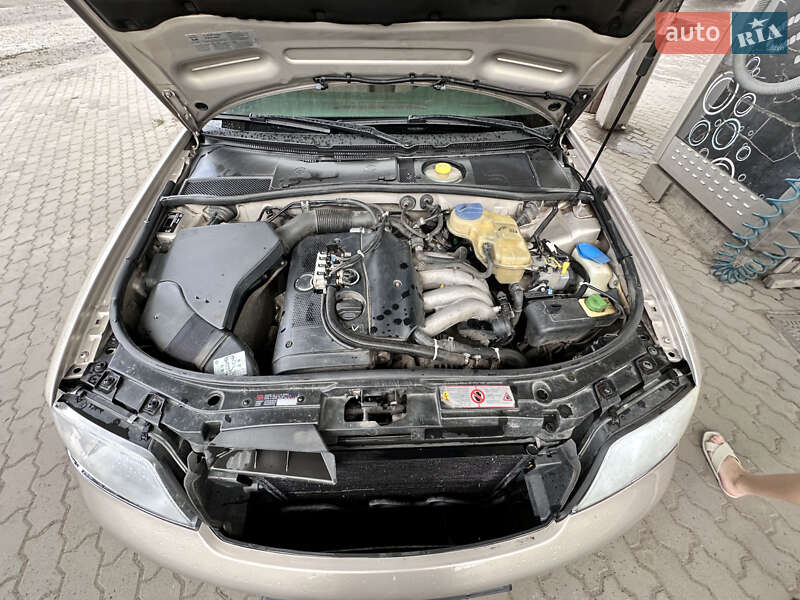 Седан Audi A6 1998 в Тростянці