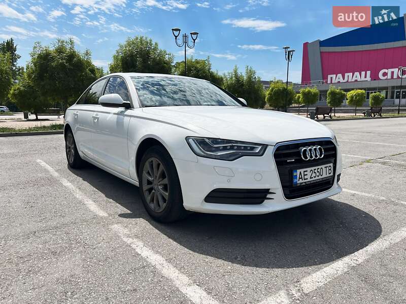 Седан Audi A6 2012 в 