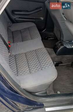Седан Audi A6 2001 в 