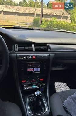 Седан Audi A6 2002 в 