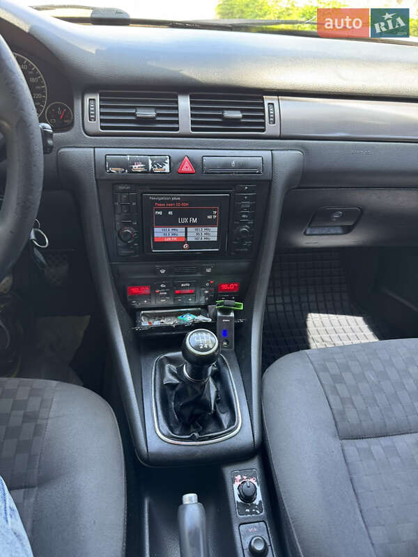 Седан Audi A6 2002 в Хотине