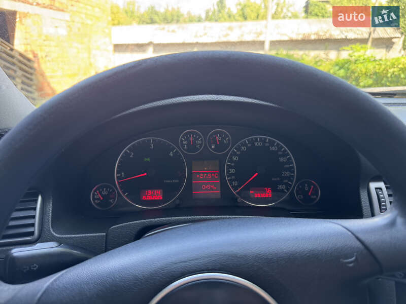 Седан Audi A6 2002 в Хотине