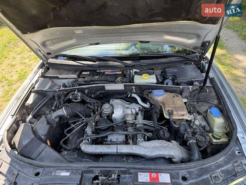 Седан Audi A6 2002 в Хотине