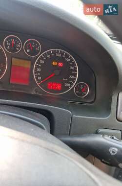 Универсал Audi A6 2003 в 