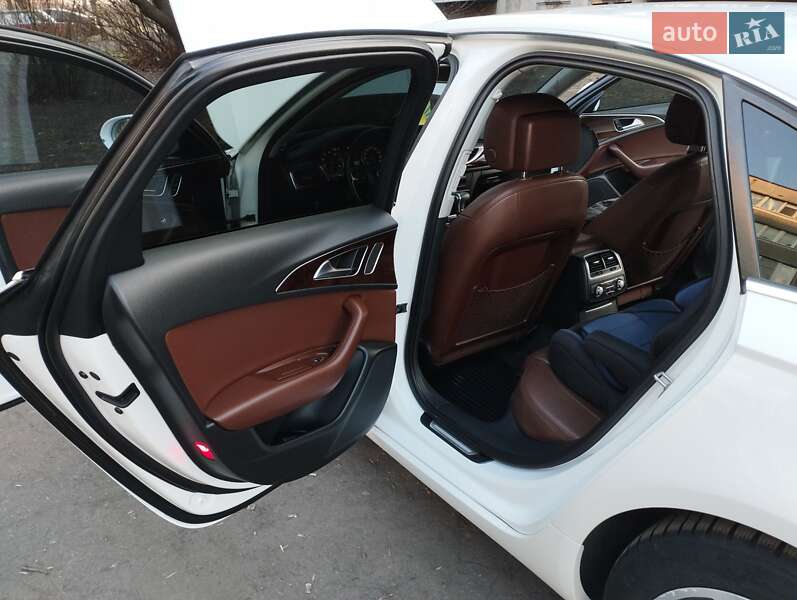 Седан Audi A6 2012 в Першотравенске
