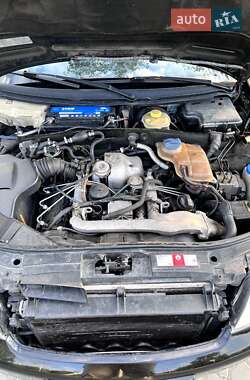 Седан Audi A6 2001 в 