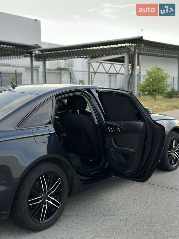 Седан Audi A6 2013 в Коростене