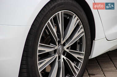 Седан Audi A6 2019 в 