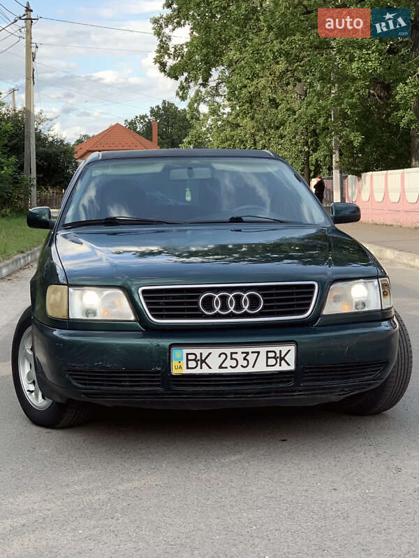 Седан Audi A6 1995 в Киверцах