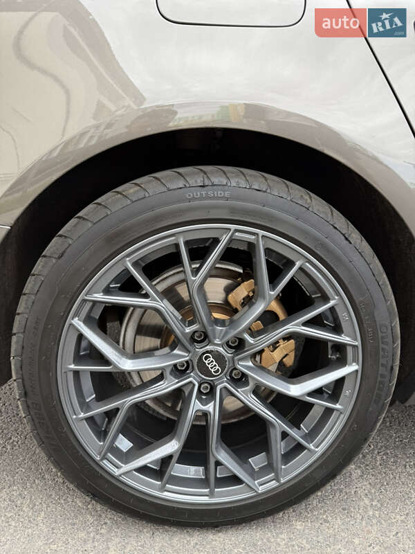 Седан Audi A6 2013 в Ровно
