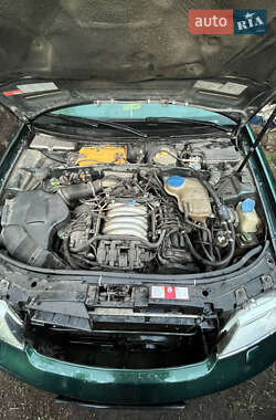 Седан Audi A6 2001 в 