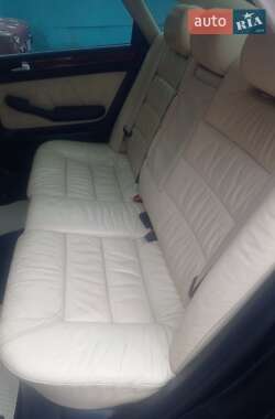 Седан Audi A6 2004 в 