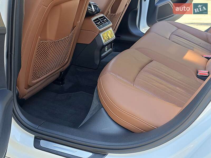 Седан Audi A6 2019 в Першотравенске