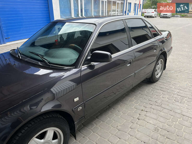 Седан Audi A6 1995 в Чорткові