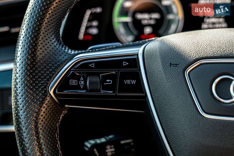 Универсал Audi A6 2021 в Черновцах