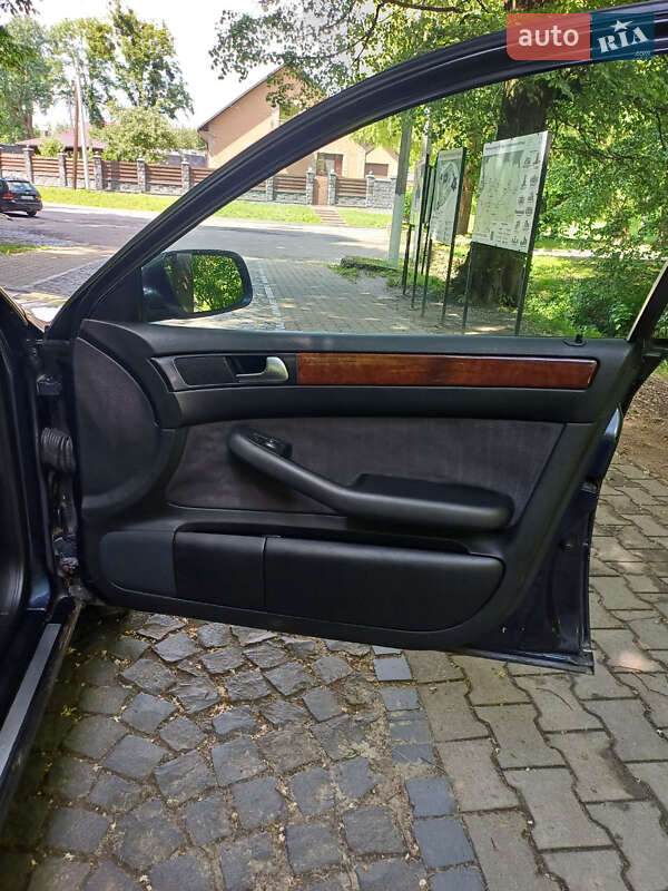 Седан Audi A6 2003 в Остроге