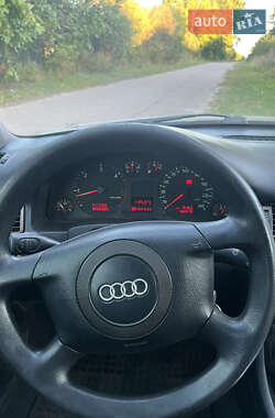 Седан Audi A6 2001 в 
