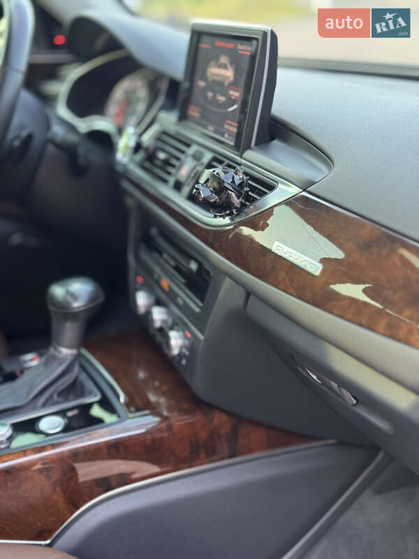 Седан Audi A6 2014 в Коростене