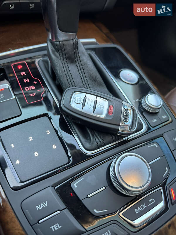 Седан Audi A6 2014 в Коростене