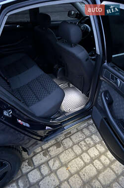 Седан Audi A6 2001 в 
