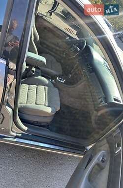 Седан Audi A6 2003 в 