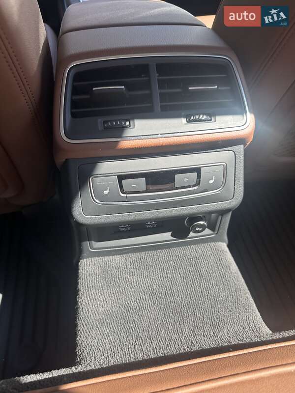 Седан Audi A6 2019 в Бучі