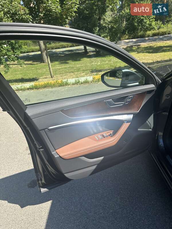 Седан Audi A6 2019 в Бучі