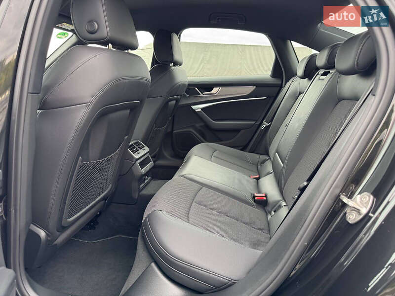 Седан Audi A6 2021 в Радивиліві