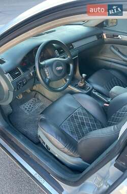 Седан Audi A6 2001 в 