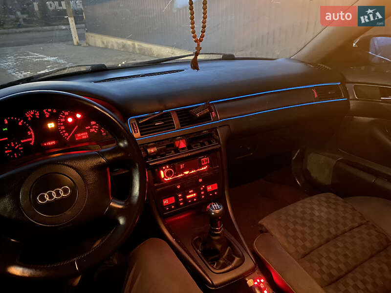 Седан Audi A6 1998 в Вознесенске