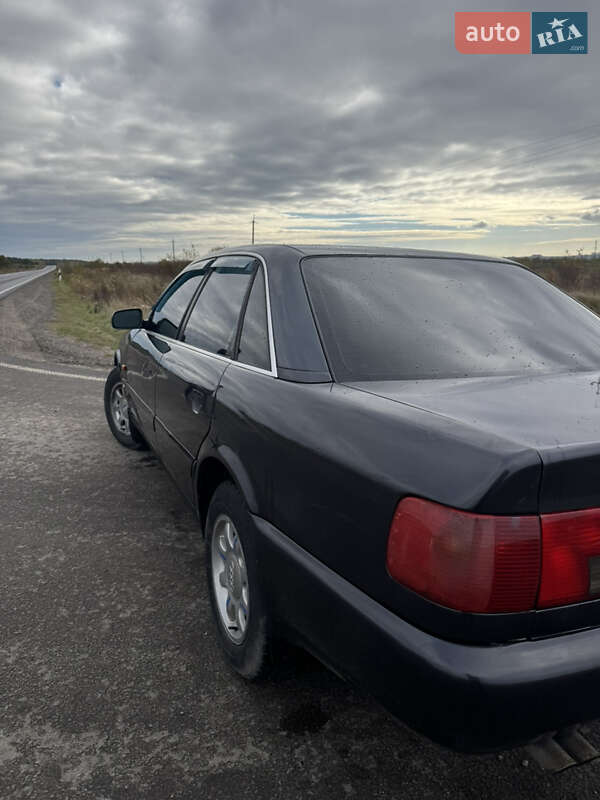 Седан Audi A6 1995 в Жовкві