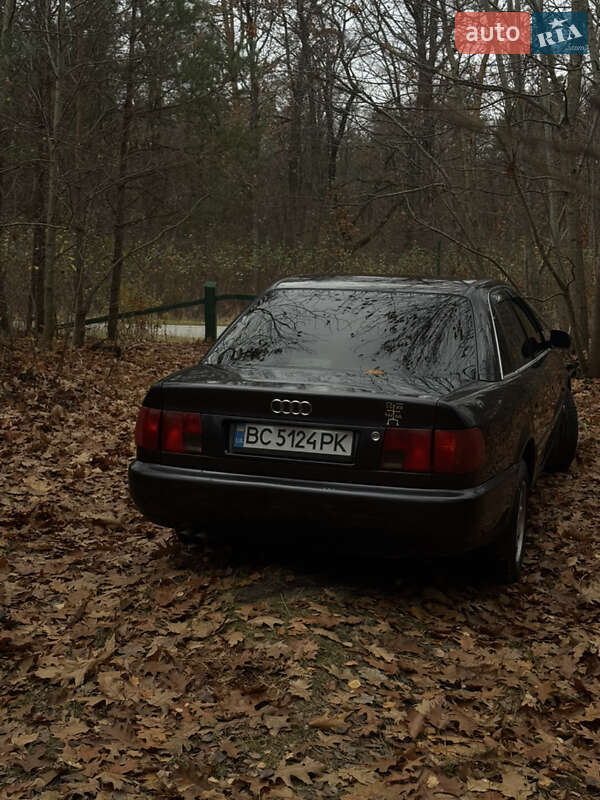 Седан Audi A6 1995 в Жовкві