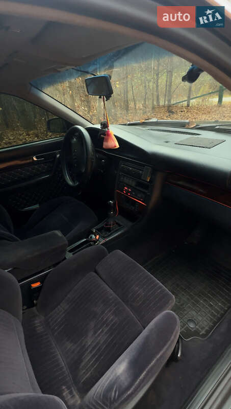 Седан Audi A6 1995 в Жовкві