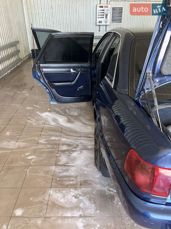 Седан Audi A6 1995 в Киеве