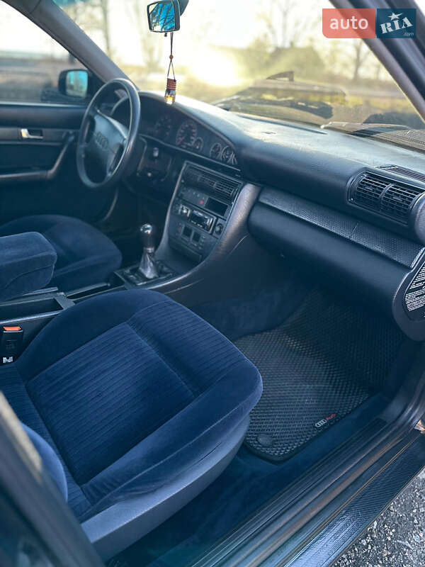 Седан Audi A6 1995 в Владимире