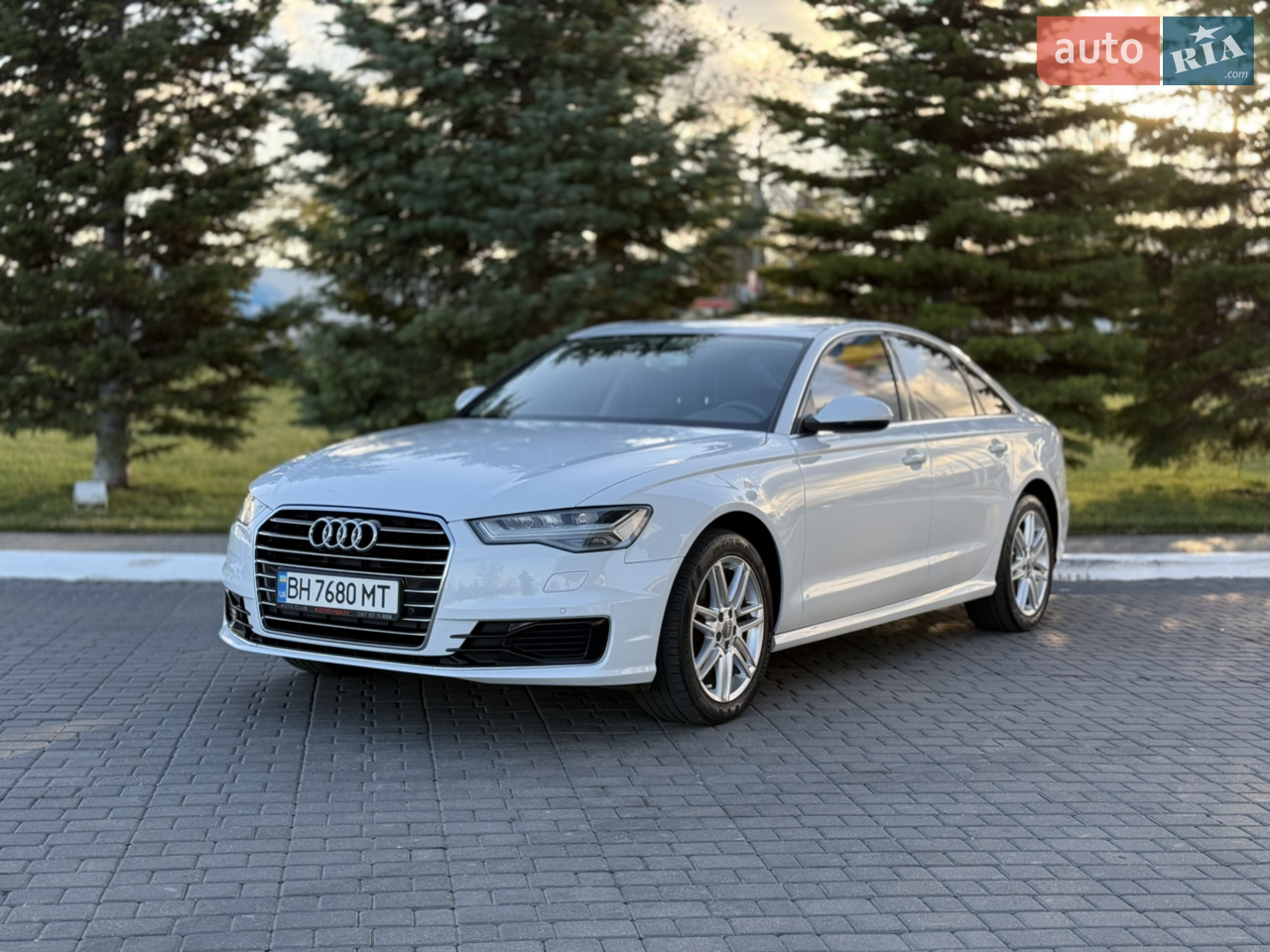 У продажу Audi A6 2015 року випуску, авто в гарному стані як зовні так і всередині, доглянутий салон, вся шкіра та пластик в ідеальному стані, технічно без зауважень, на всі питання відповімо по телефону! 
