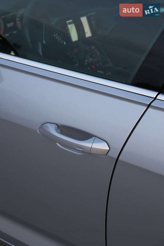 Седан Audi A6 2019 в Дубно