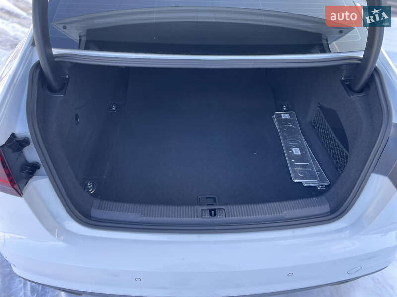 Седан Audi A6 2016 в Стрию