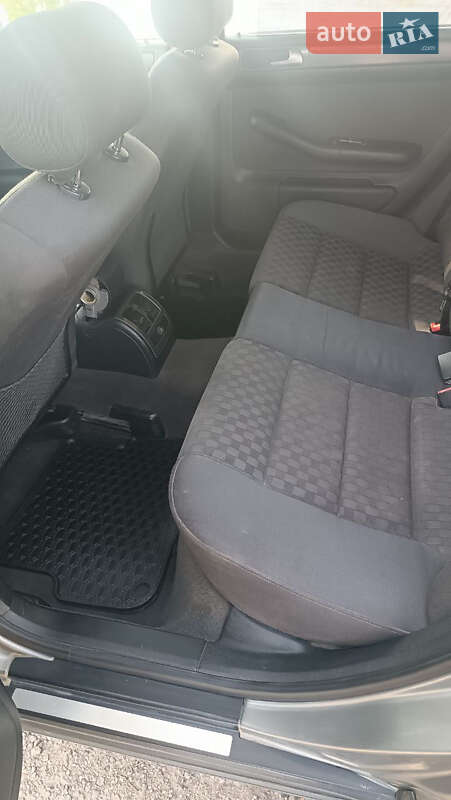 Седан Audi A6 2002 в Шумске