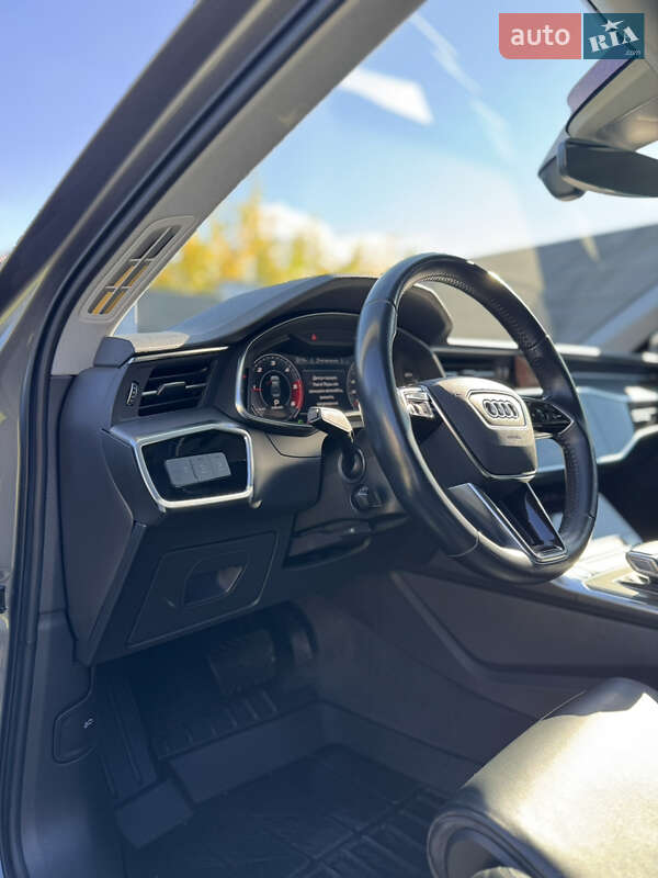 Седан Audi A6 2019 в Вараше