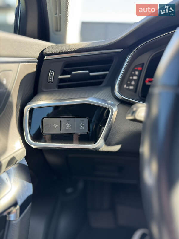 Седан Audi A6 2019 в Вараше