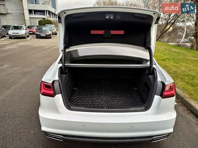 Седан Audi A6 2015 в Киеве