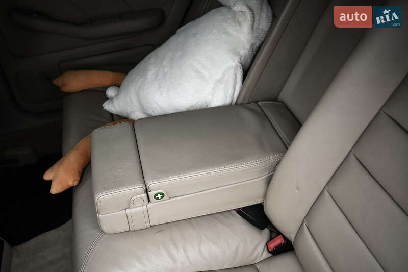 Седан Audi A6 2004 в Днепре