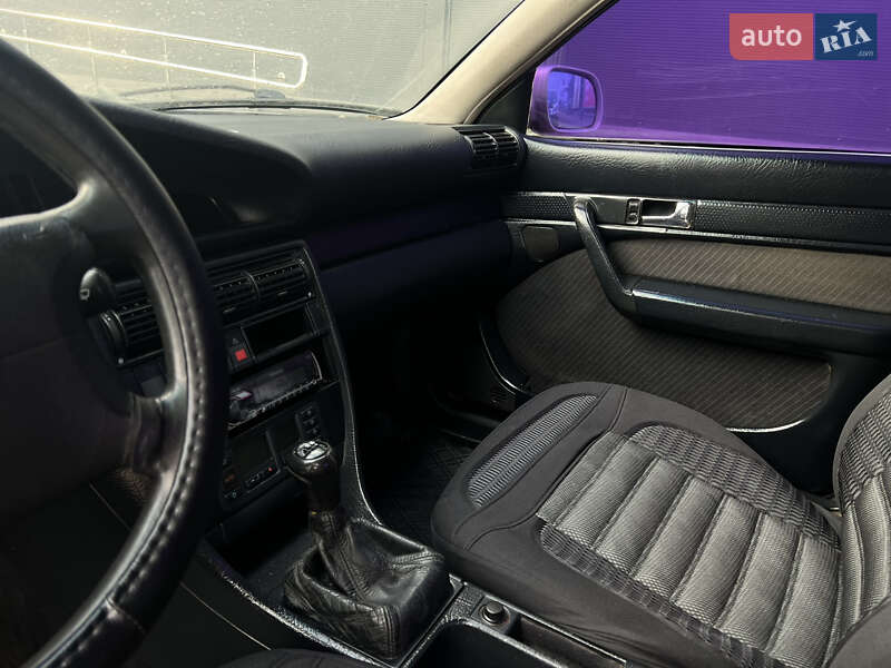 Седан Audi A6 1995 в Жовкве