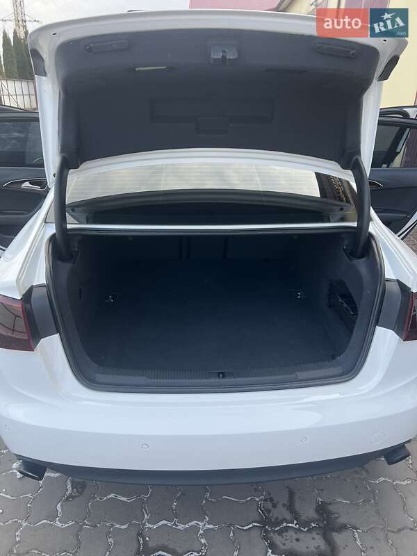 Седан Audi A6 2015 в Нововолинську